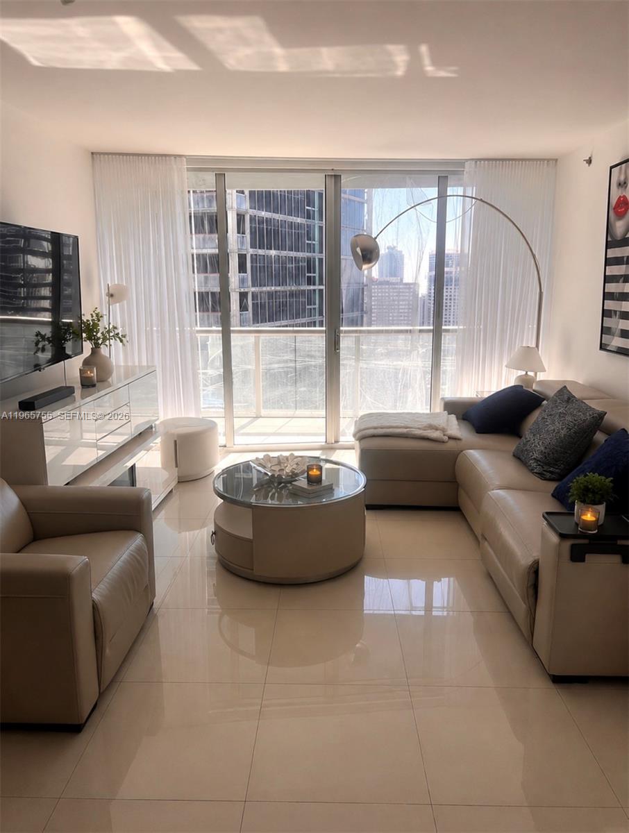475 Brickell Ave #3613, Miami FL 33131