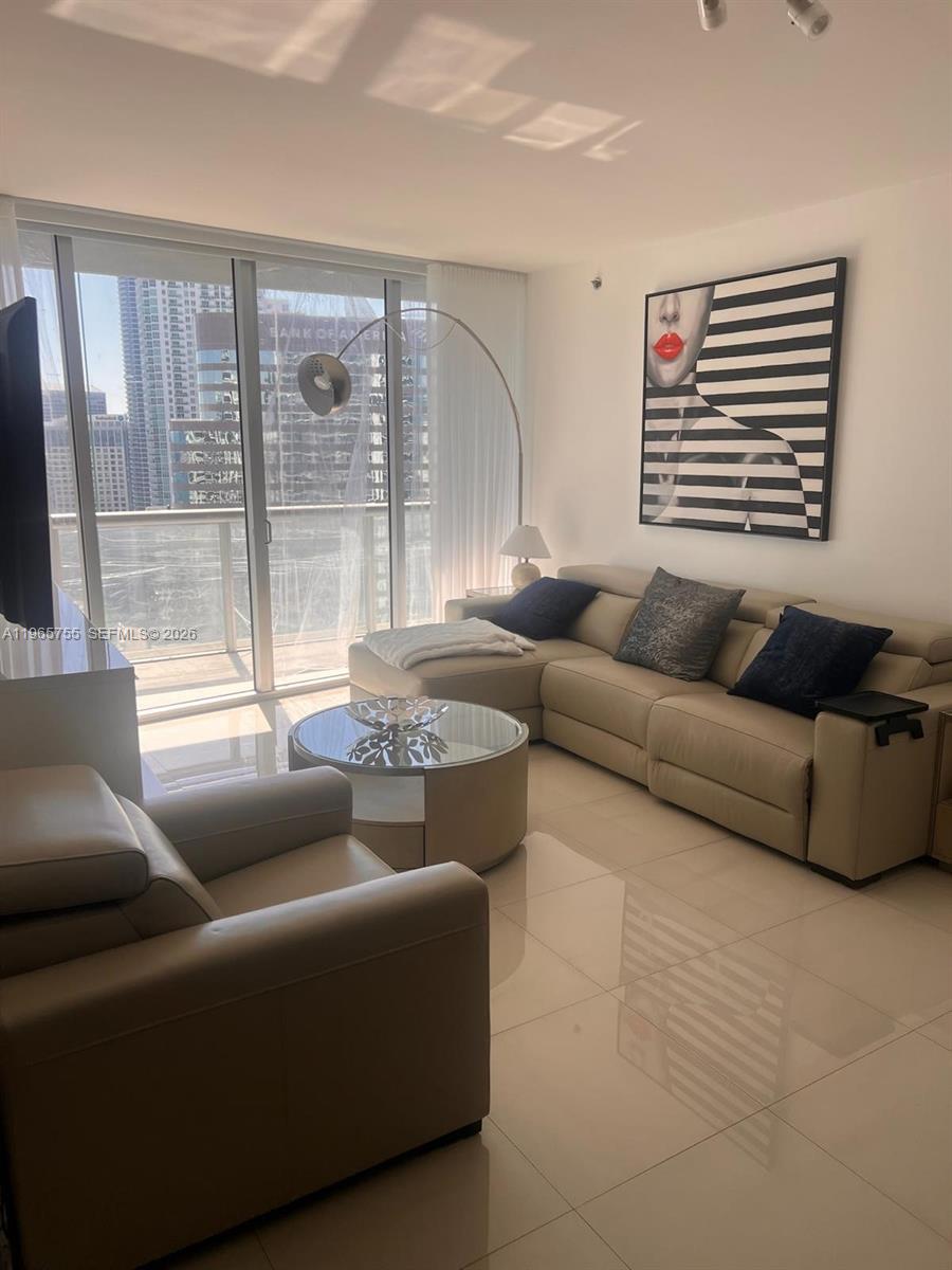 475 Brickell Ave #3613, Miami FL 33131