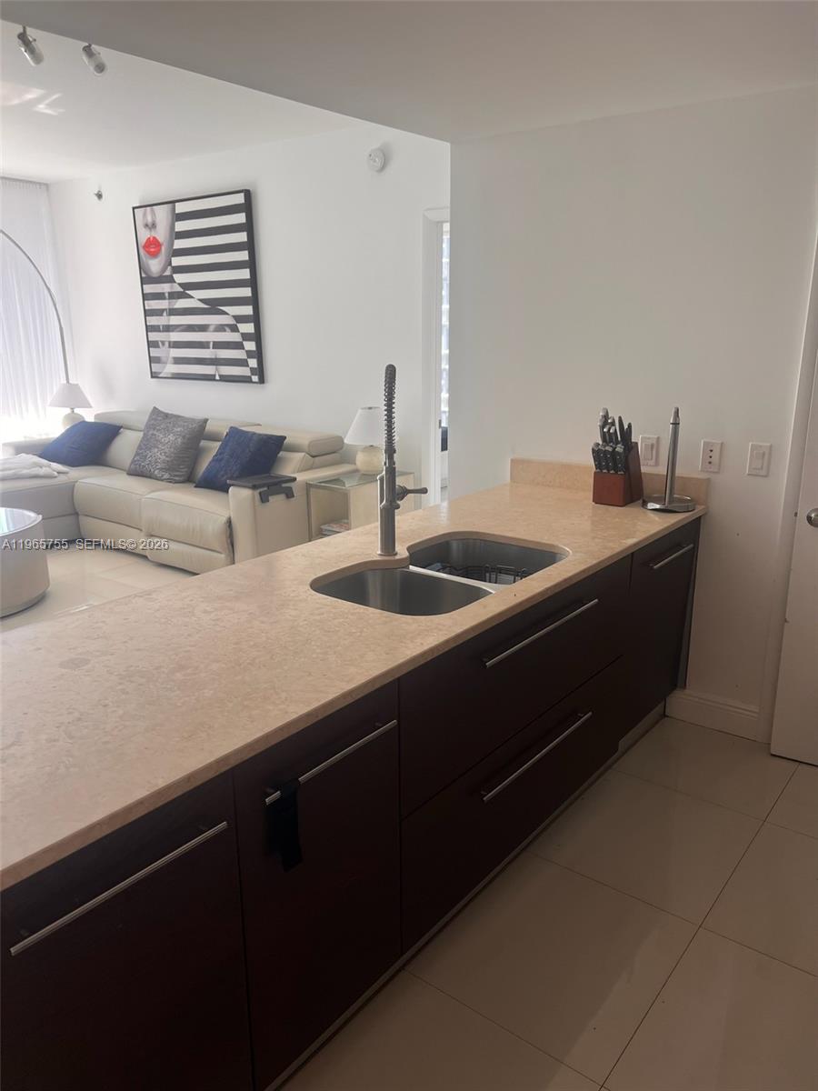 475 Brickell Ave #3613, Miami FL 33131