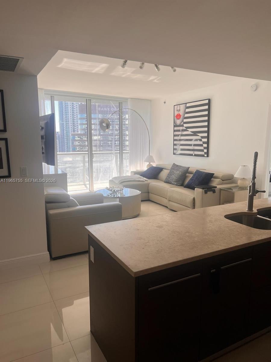 475 Brickell Ave #3613, Miami FL 33131