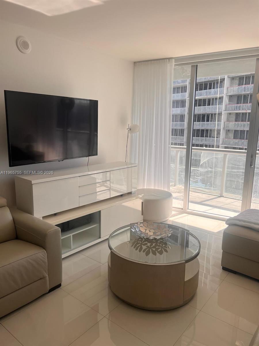 475 Brickell Ave #3613, Miami FL 33131