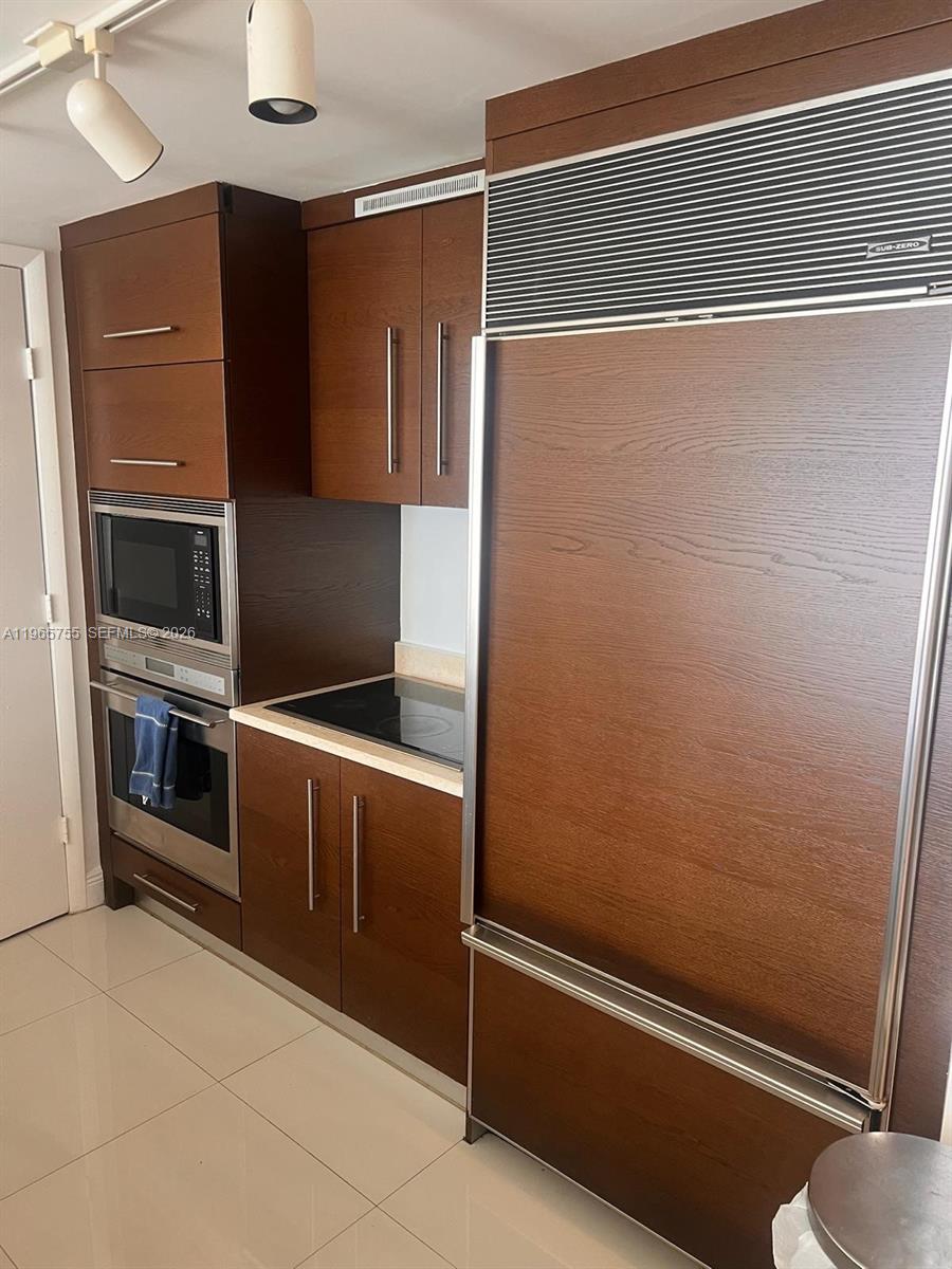 475 Brickell Ave #3613, Miami FL 33131
