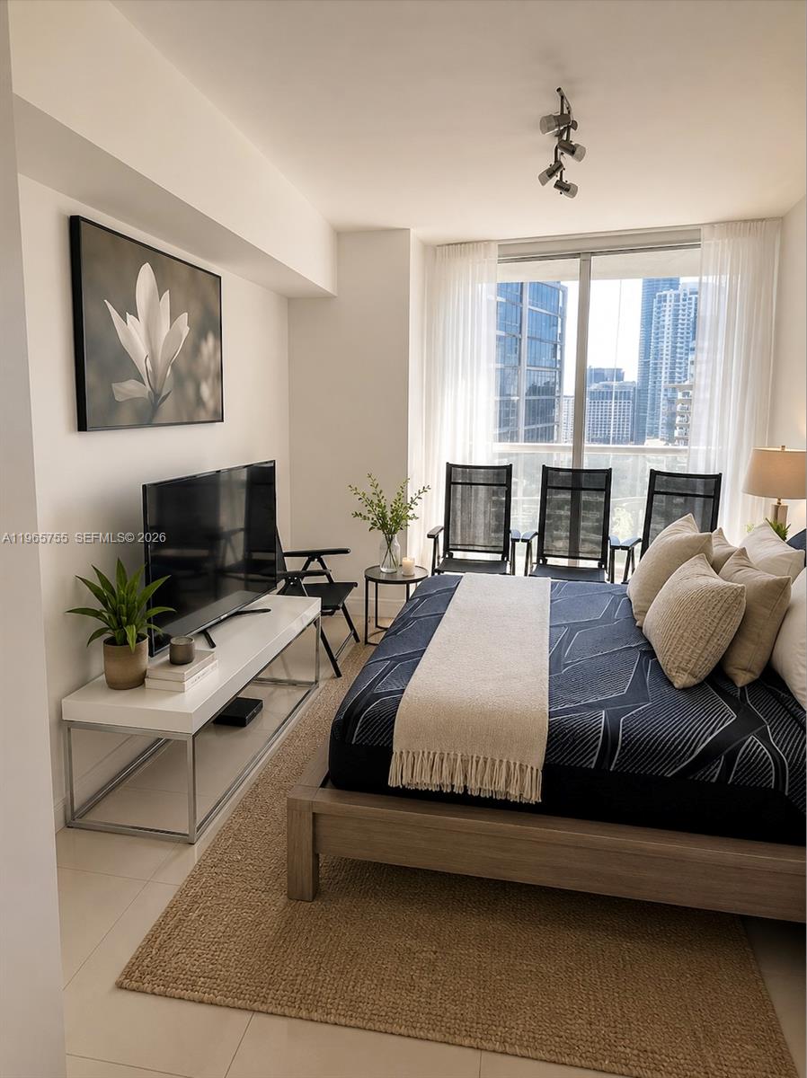 475 Brickell Ave #3613, Miami FL 33131