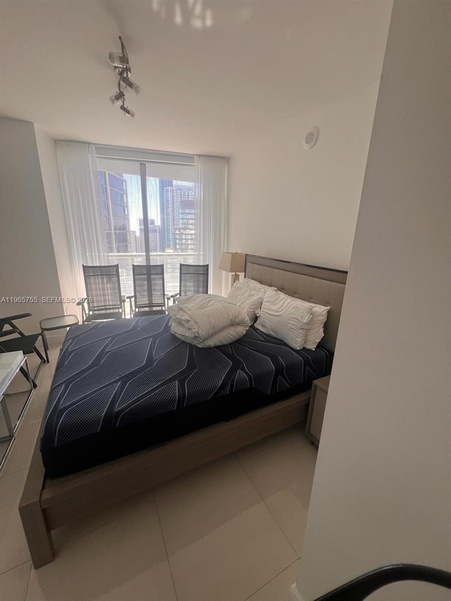 475 Brickell Ave #3613, Miami FL 33131