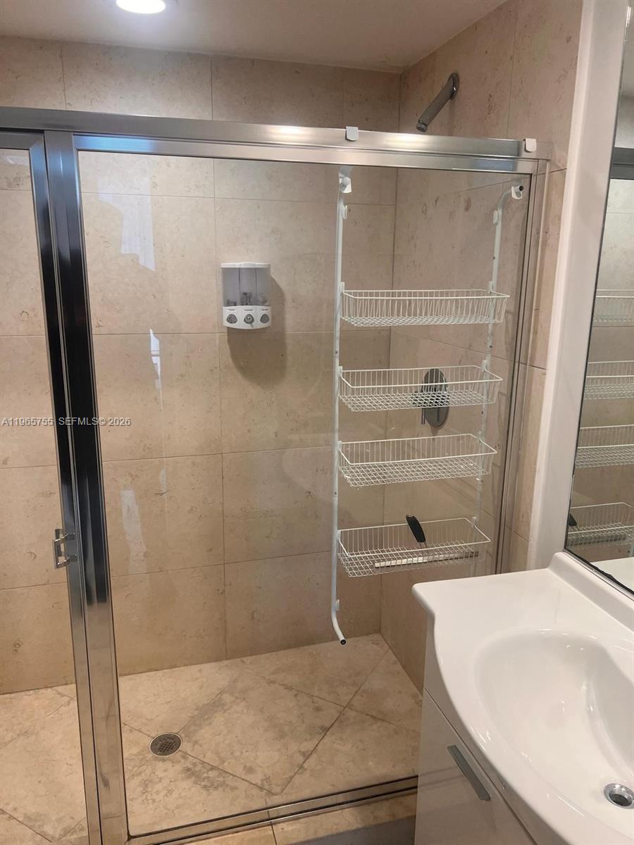 475 Brickell Ave #3613, Miami FL 33131