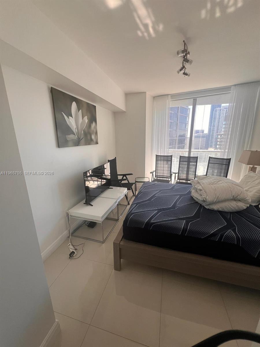 475 Brickell Ave #3613, Miami FL 33131