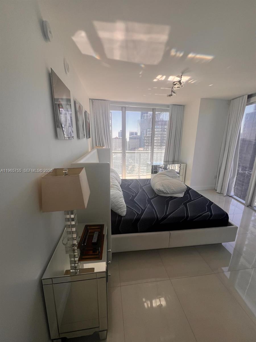 475 Brickell Ave #3613, Miami FL 33131