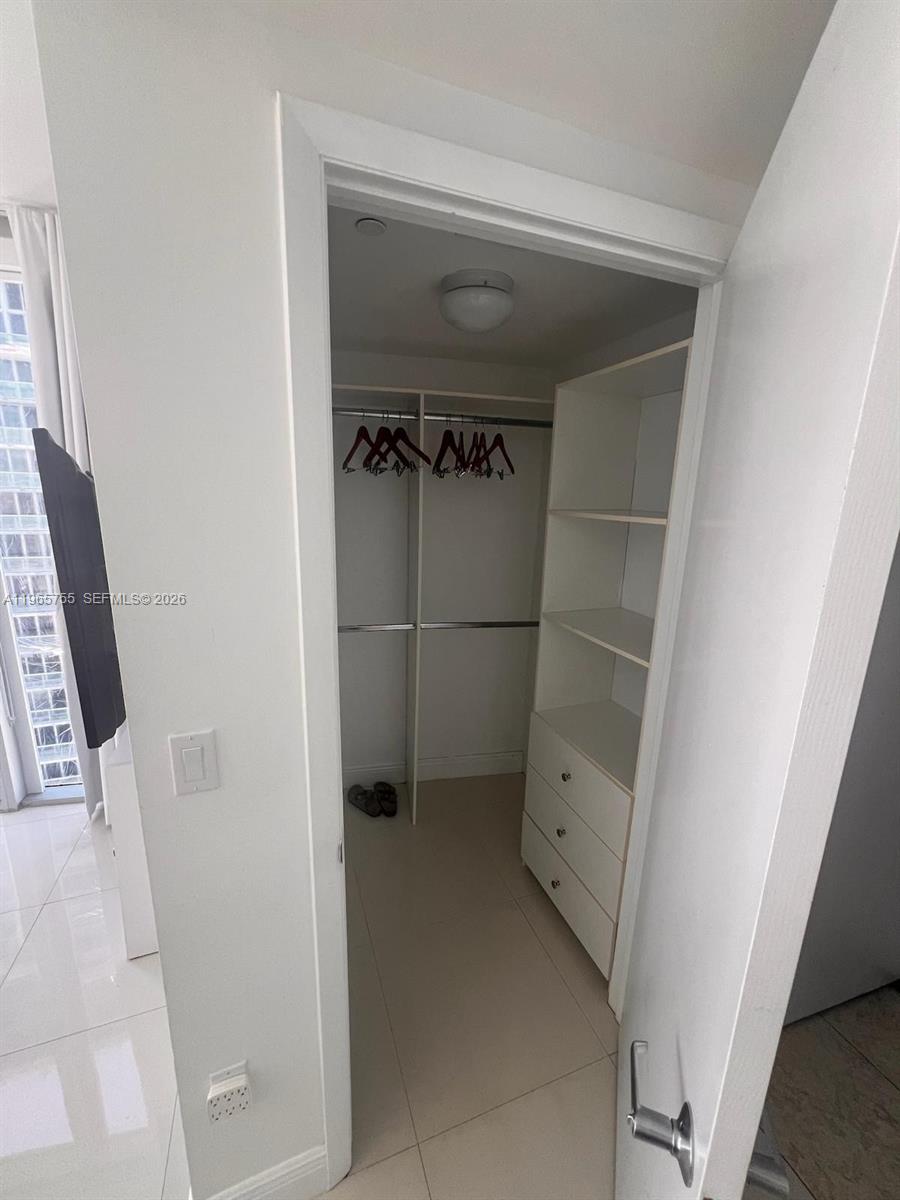 475 Brickell Ave #3613, Miami FL 33131