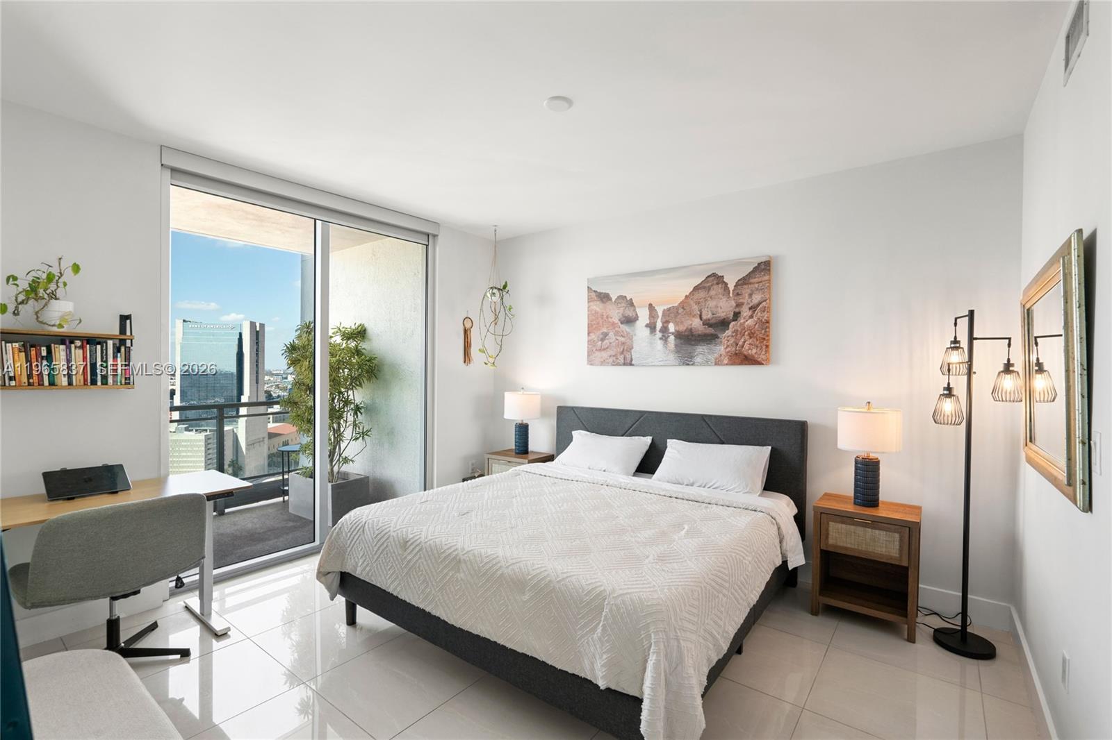 90 SW 3rd St #2706, Miami FL 33130