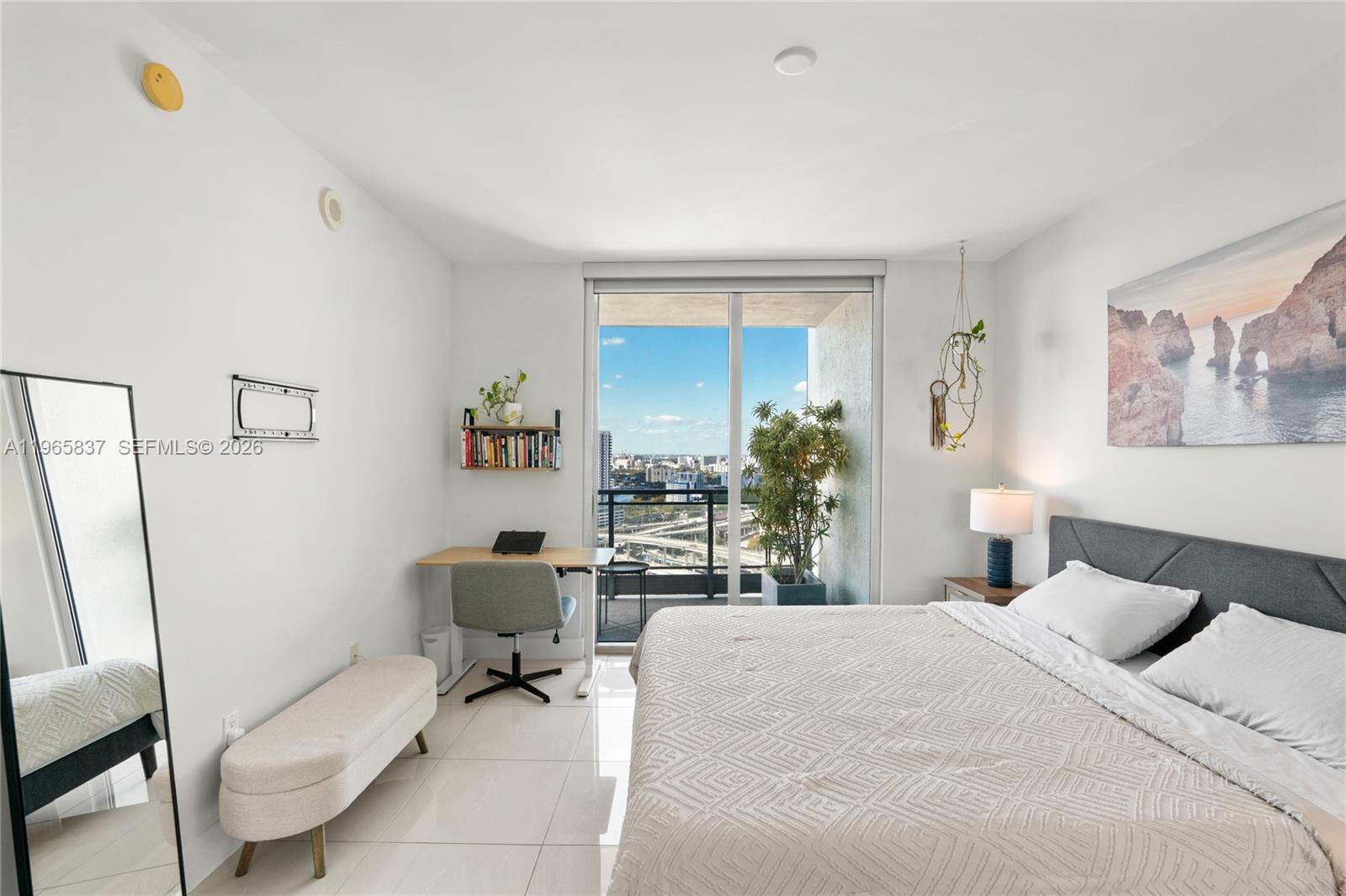 90 SW 3rd St #2706, Miami FL 33130