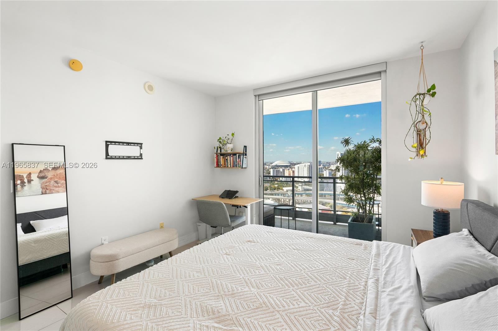 90 SW 3rd St #2706, Miami FL 33130