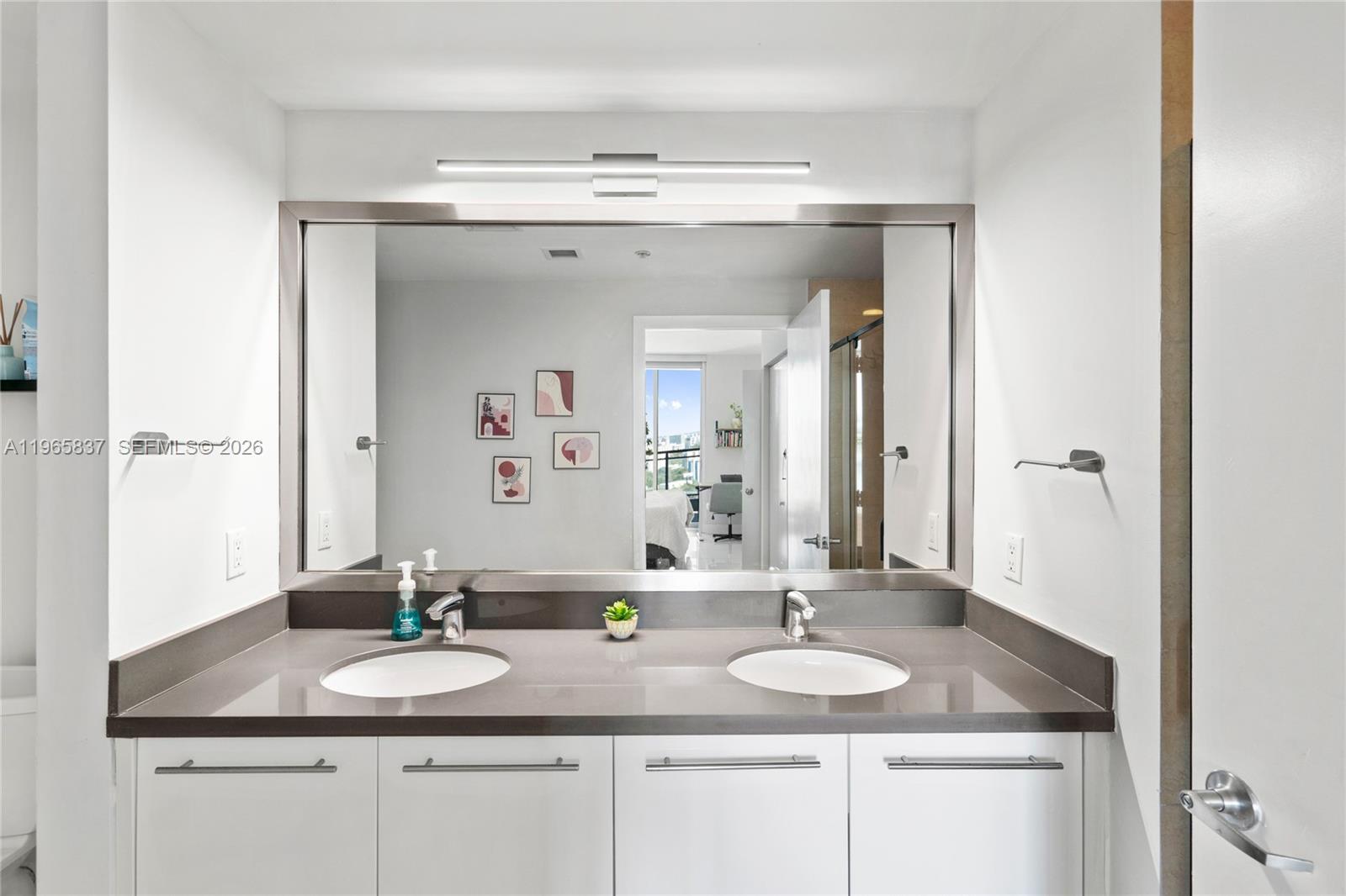 90 SW 3rd St #2706, Miami FL 33130