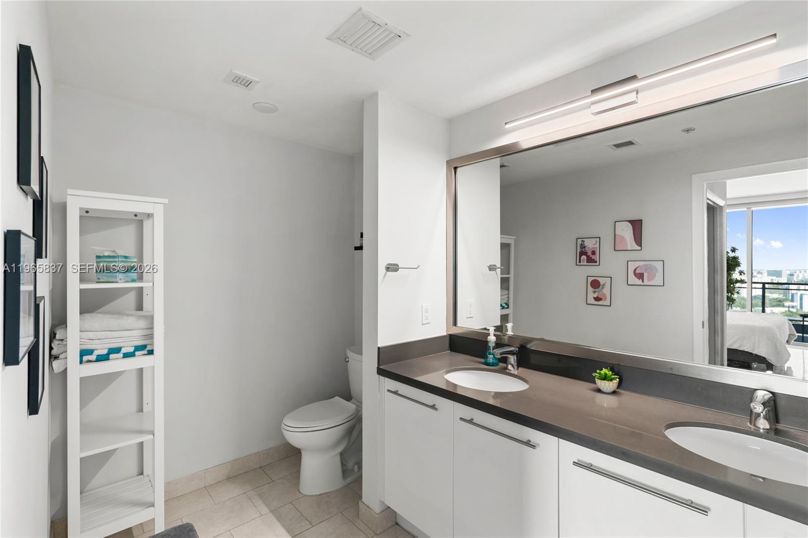 90 SW 3rd St #2706, Miami FL 33130