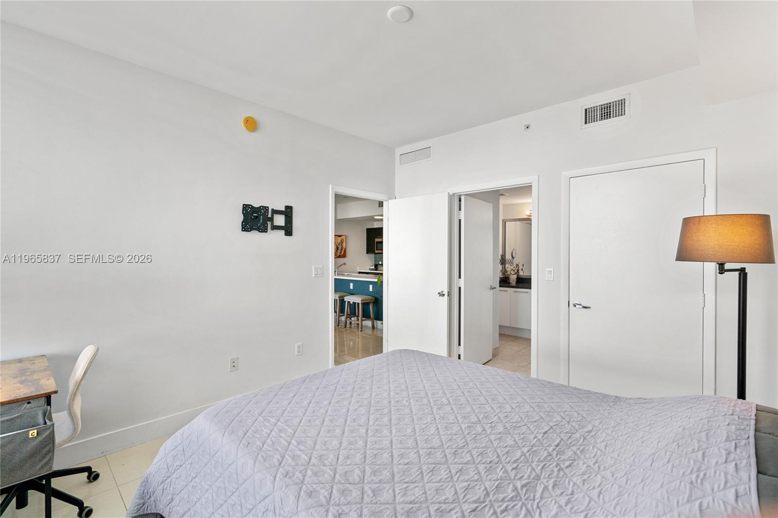 90 SW 3rd St #2706, Miami FL 33130