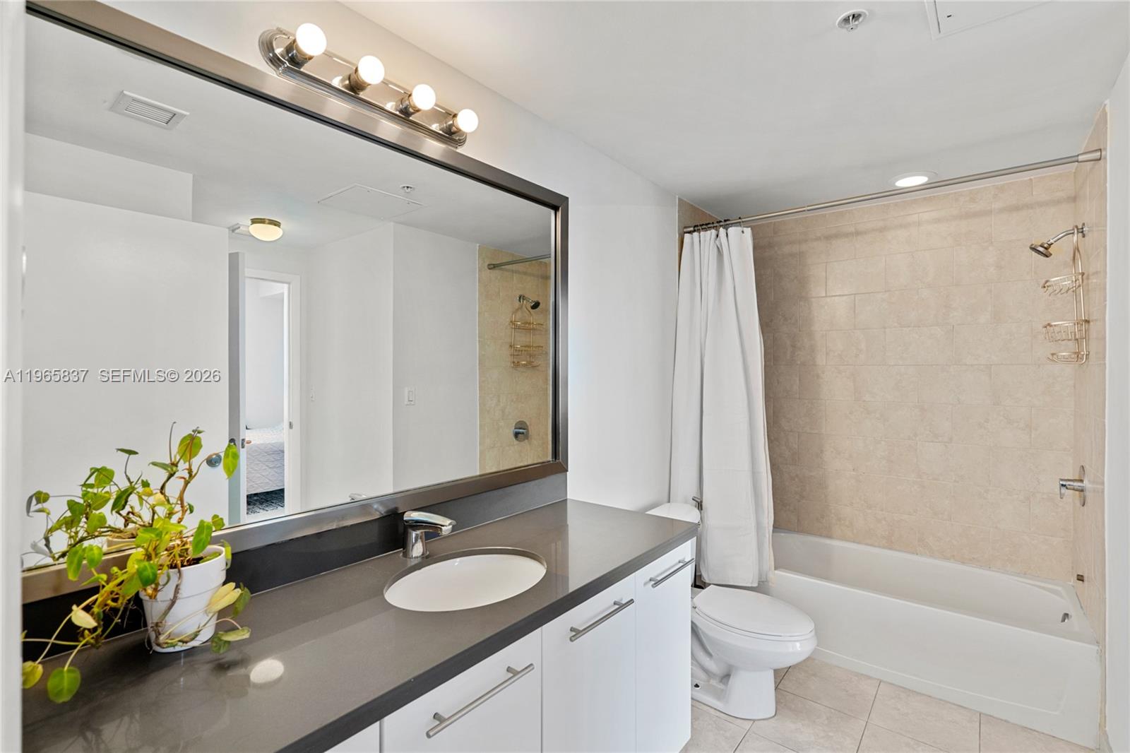 90 SW 3rd St #2706, Miami FL 33130