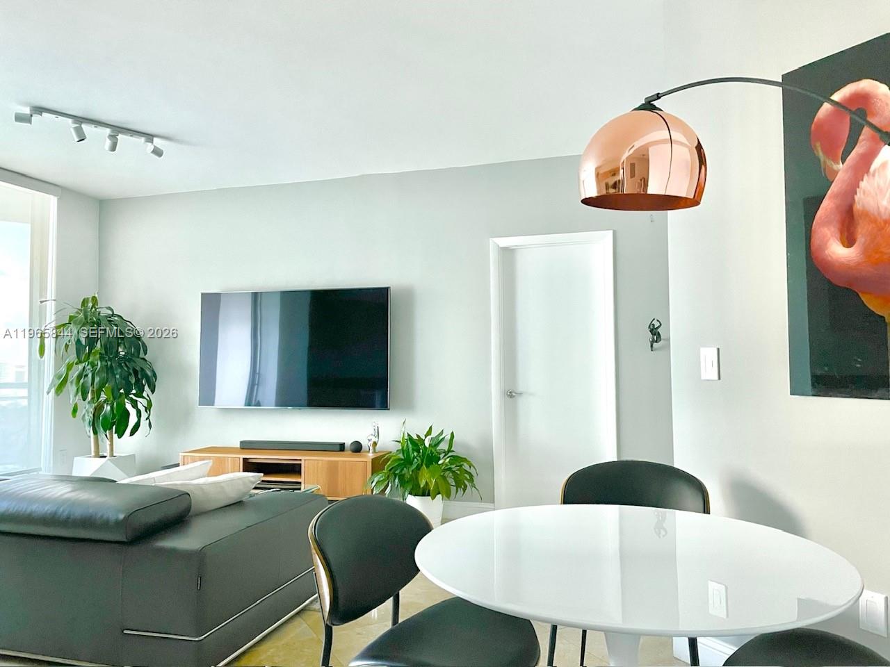 350 S Miami Ave #2114, Miami FL 33130