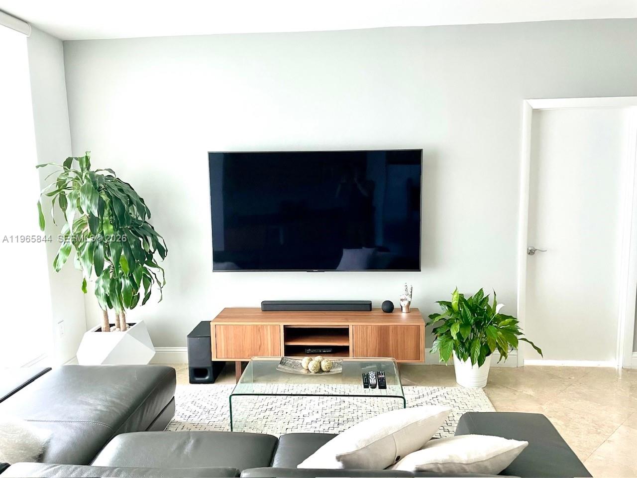 350 S Miami Ave #2114, Miami FL 33130
