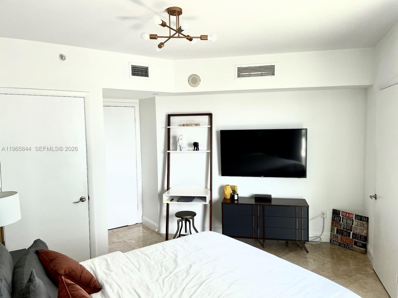 350 S Miami Ave #2114, Miami FL 33130