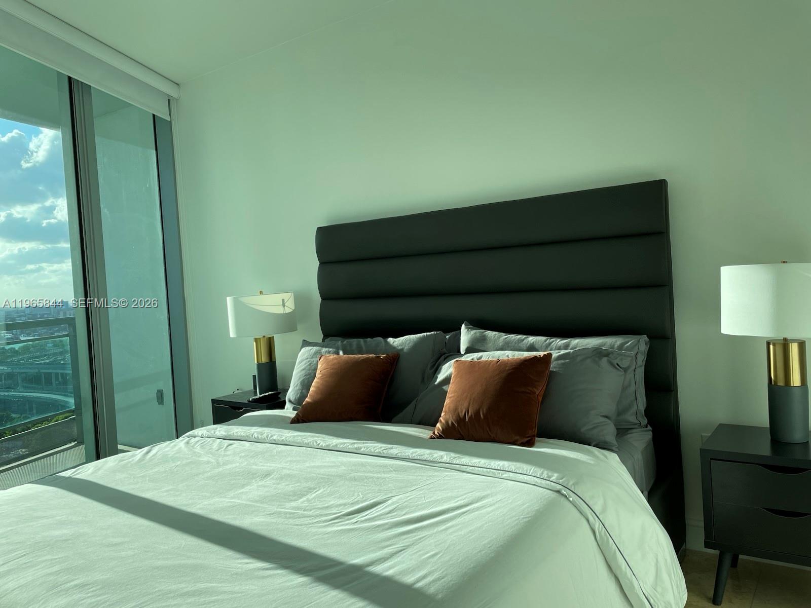 350 S Miami Ave #2114, Miami FL 33130