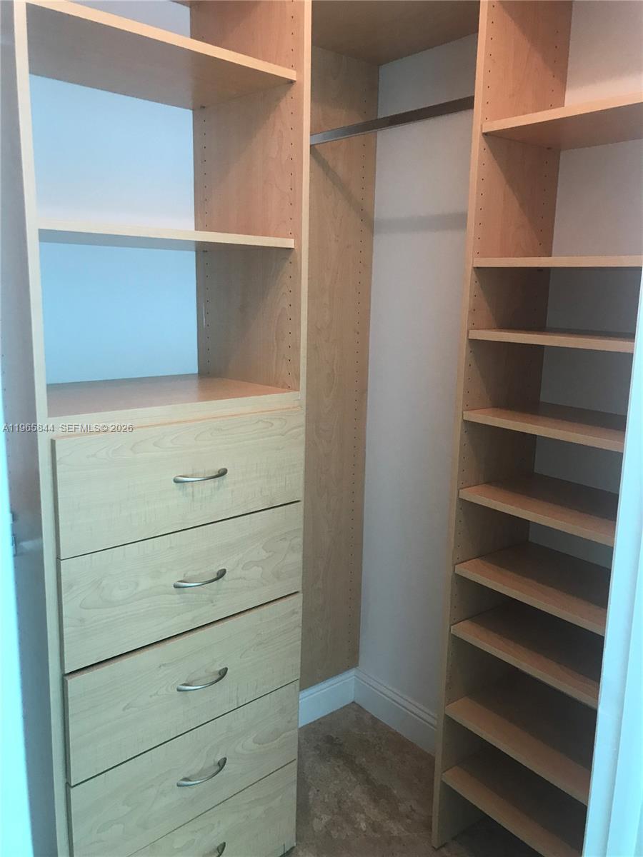 350 S Miami Ave #2114, Miami FL 33130