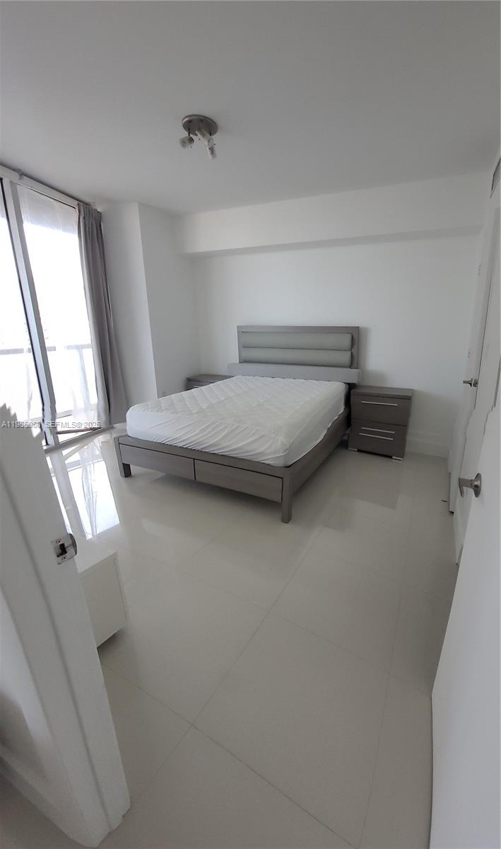 475 Brickell Ave #3709, Miami FL 33131