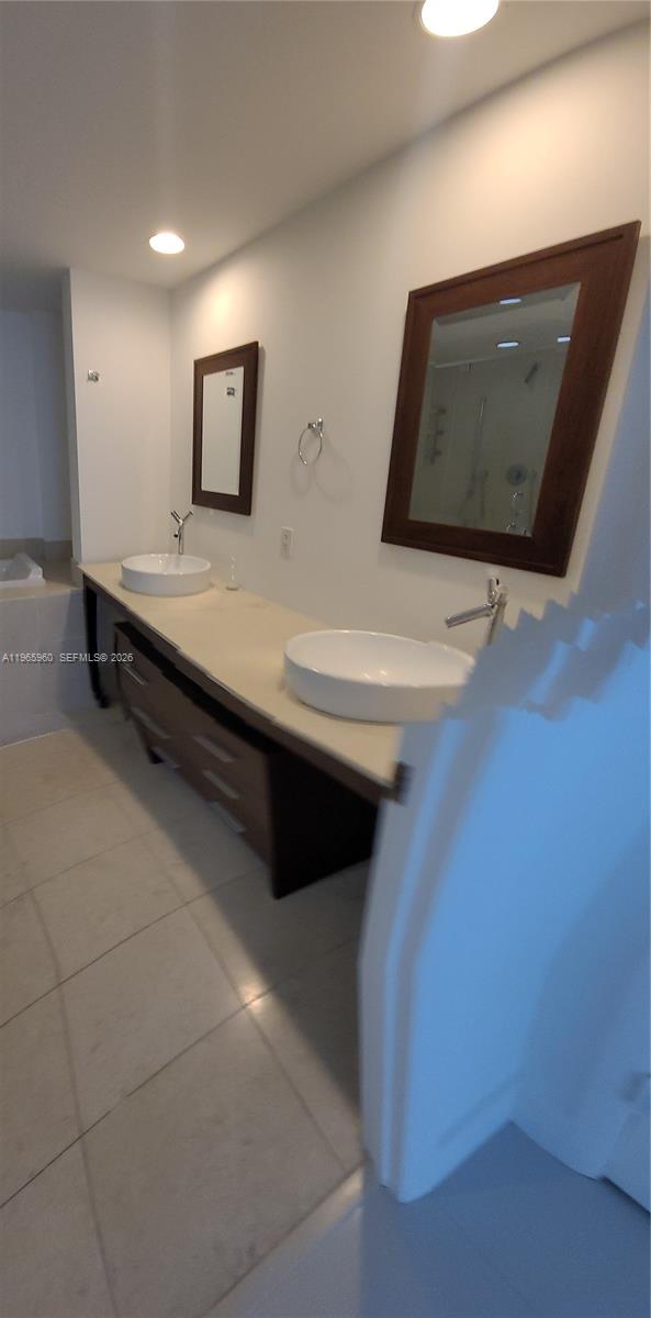 475 Brickell Ave #3709, Miami FL 33131