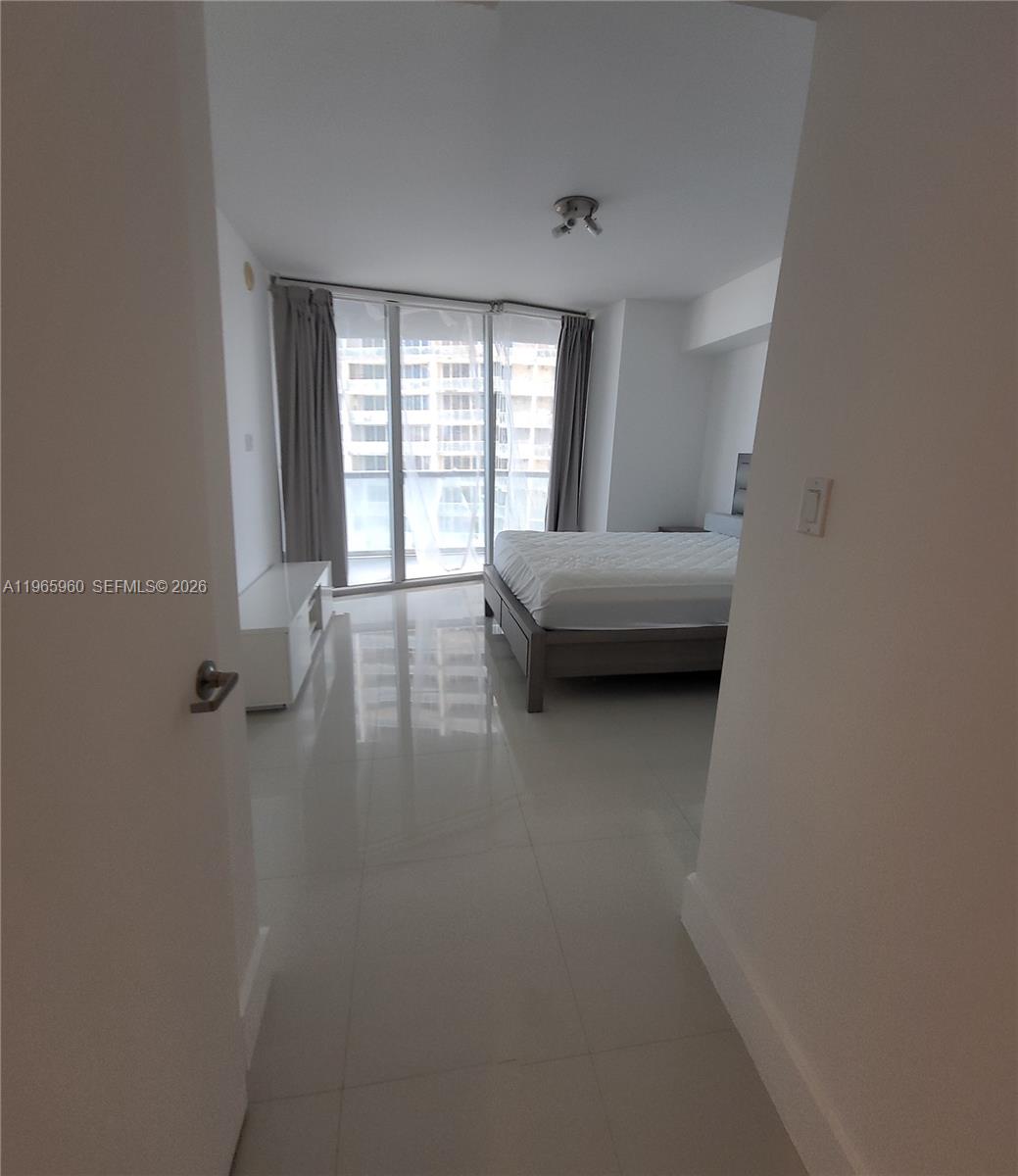 475 Brickell Ave #3709, Miami FL 33131