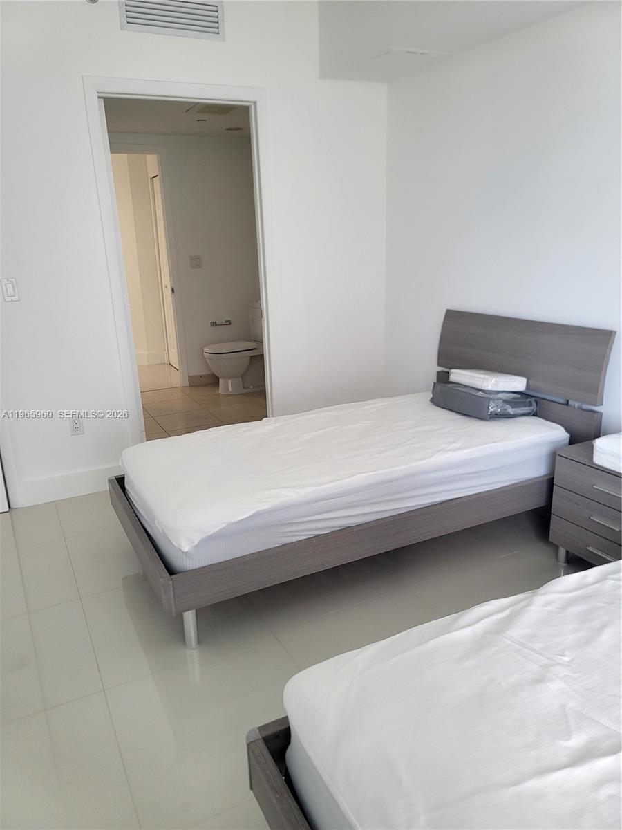 475 Brickell Ave #3709, Miami FL 33131