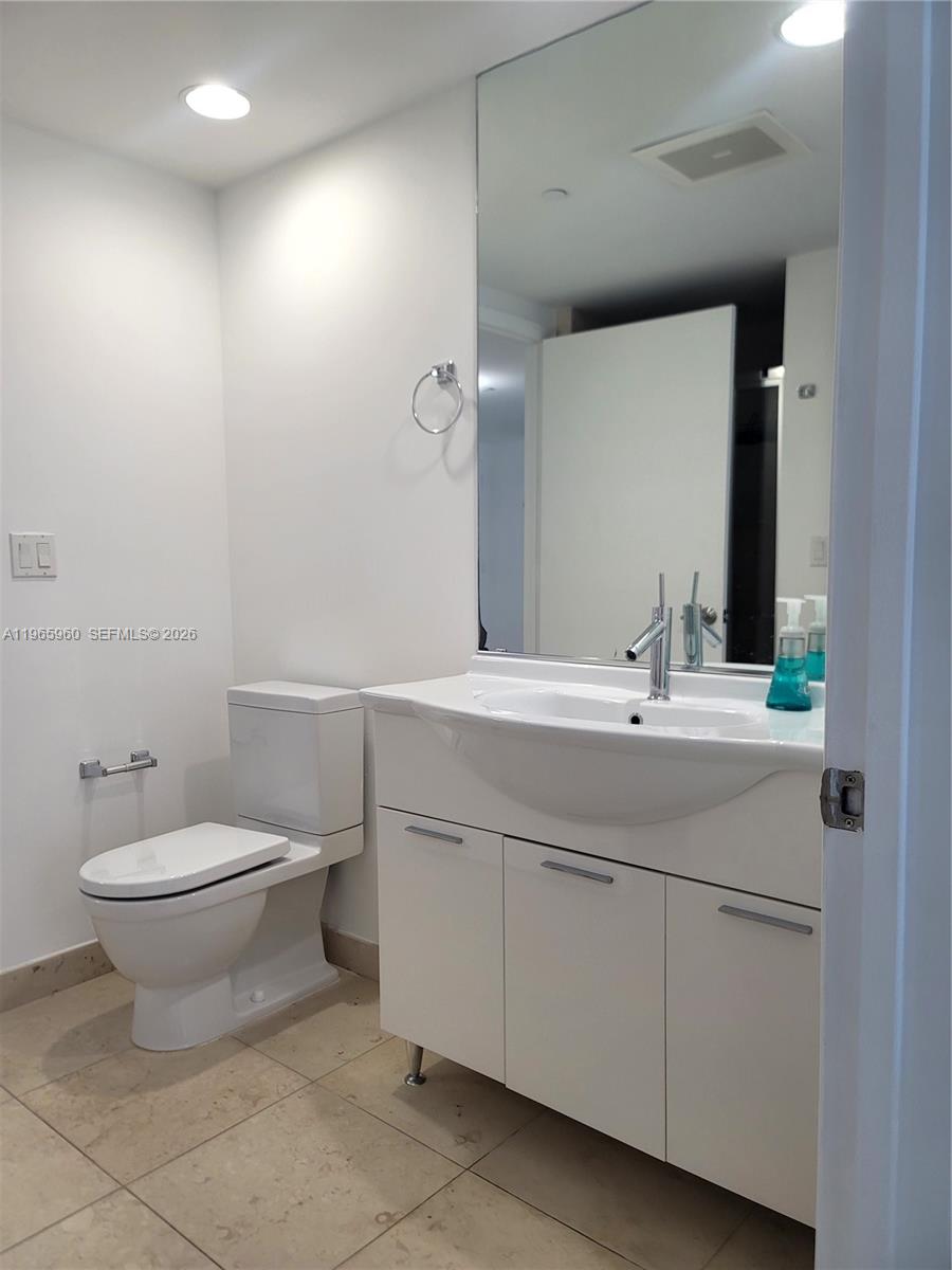 475 Brickell Ave #3709, Miami FL 33131