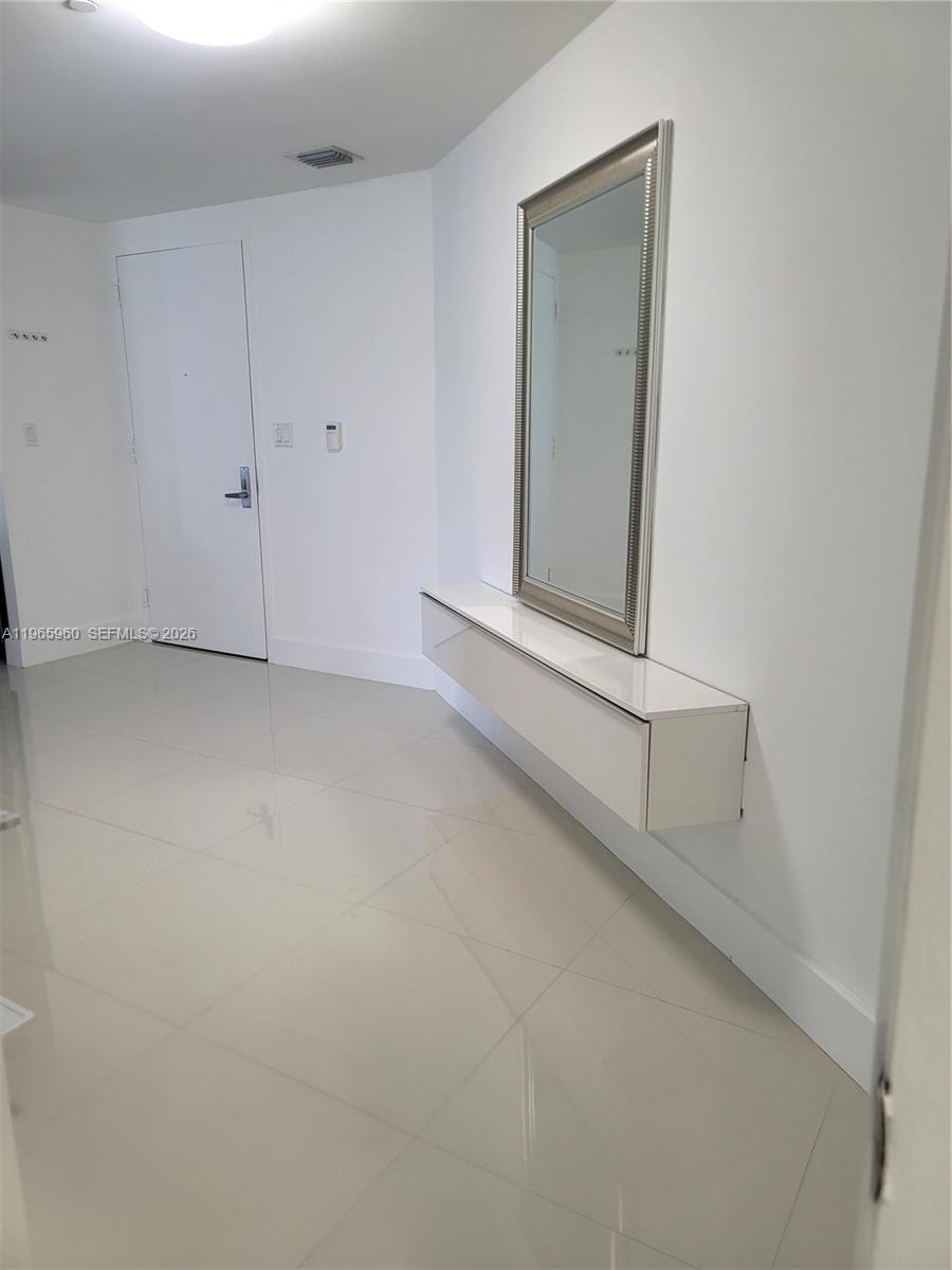 475 Brickell Ave #3709, Miami FL 33131