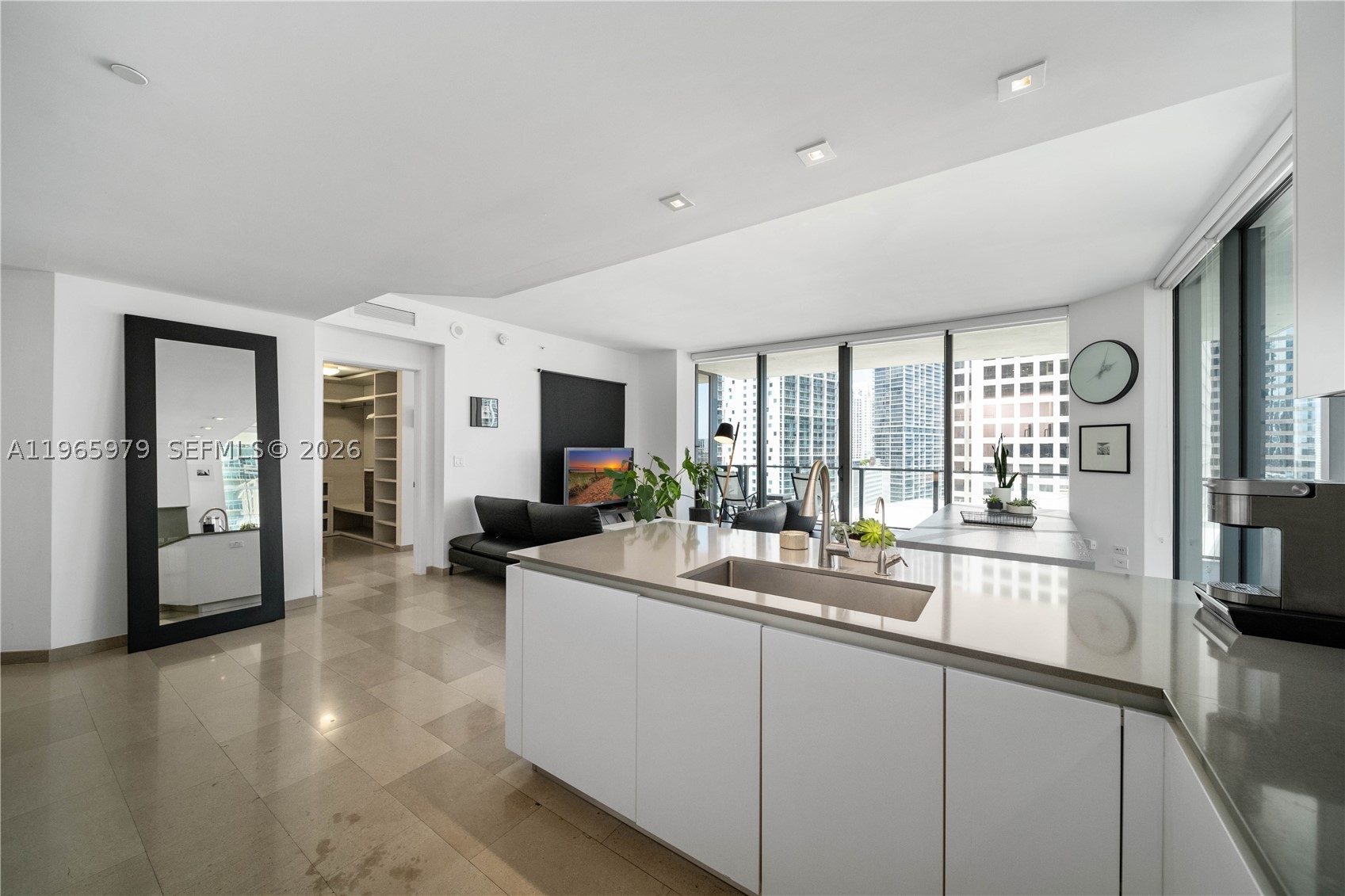 68 SE 6th St #1201, Miami FL 33131