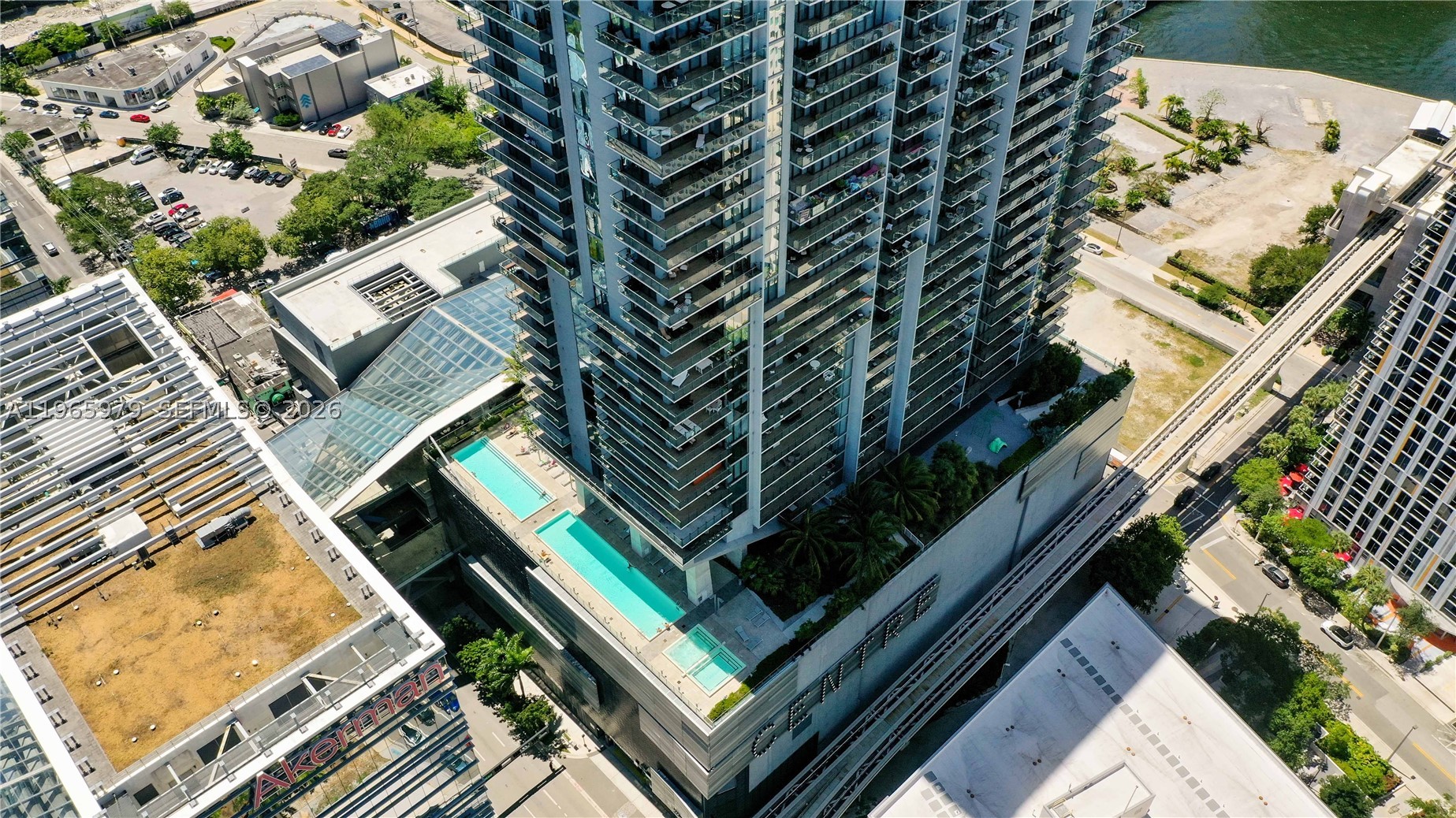 68 SE 6th St #1201, Miami FL 33131