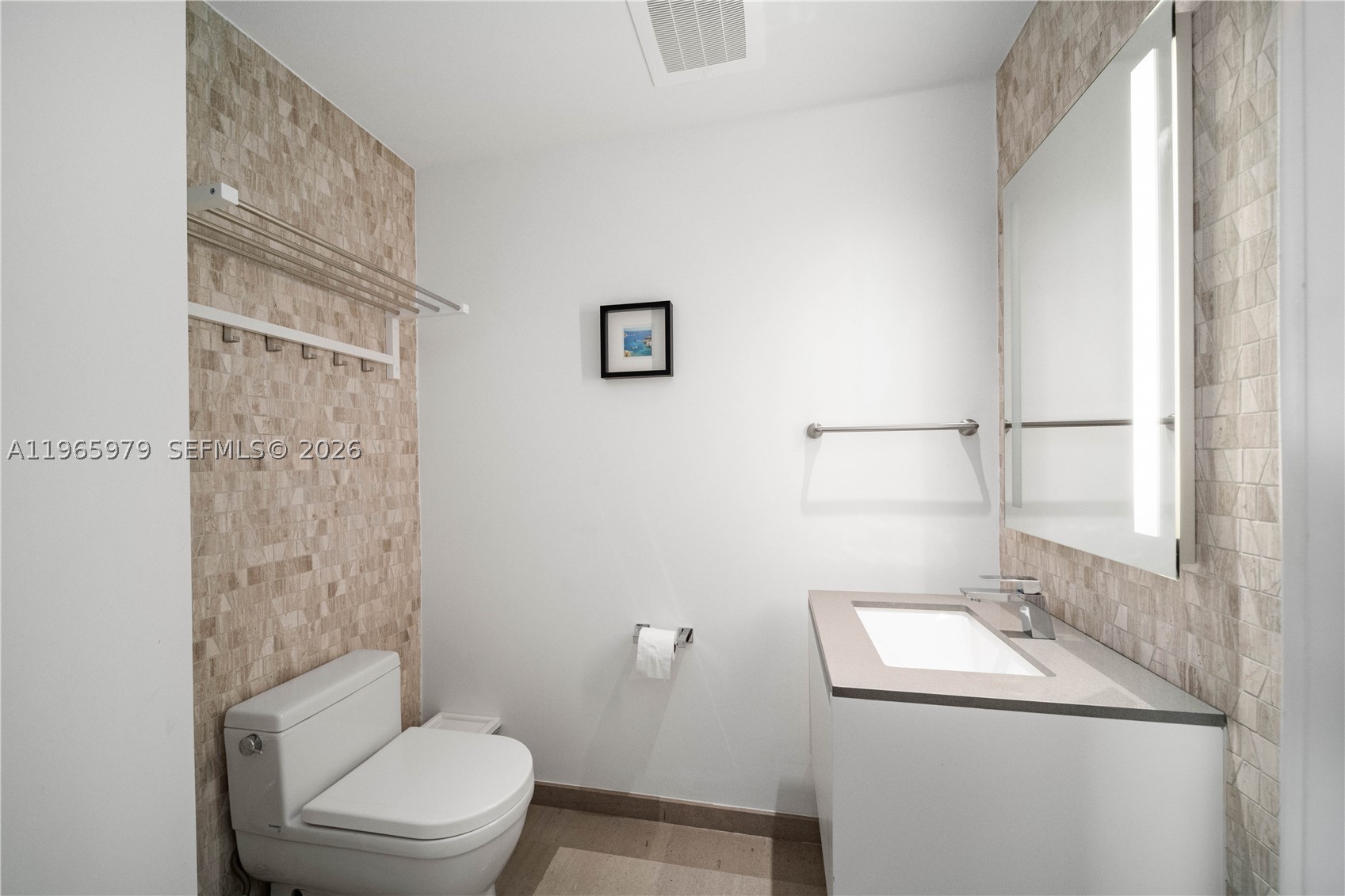 68 SE 6th St #1201, Miami FL 33131