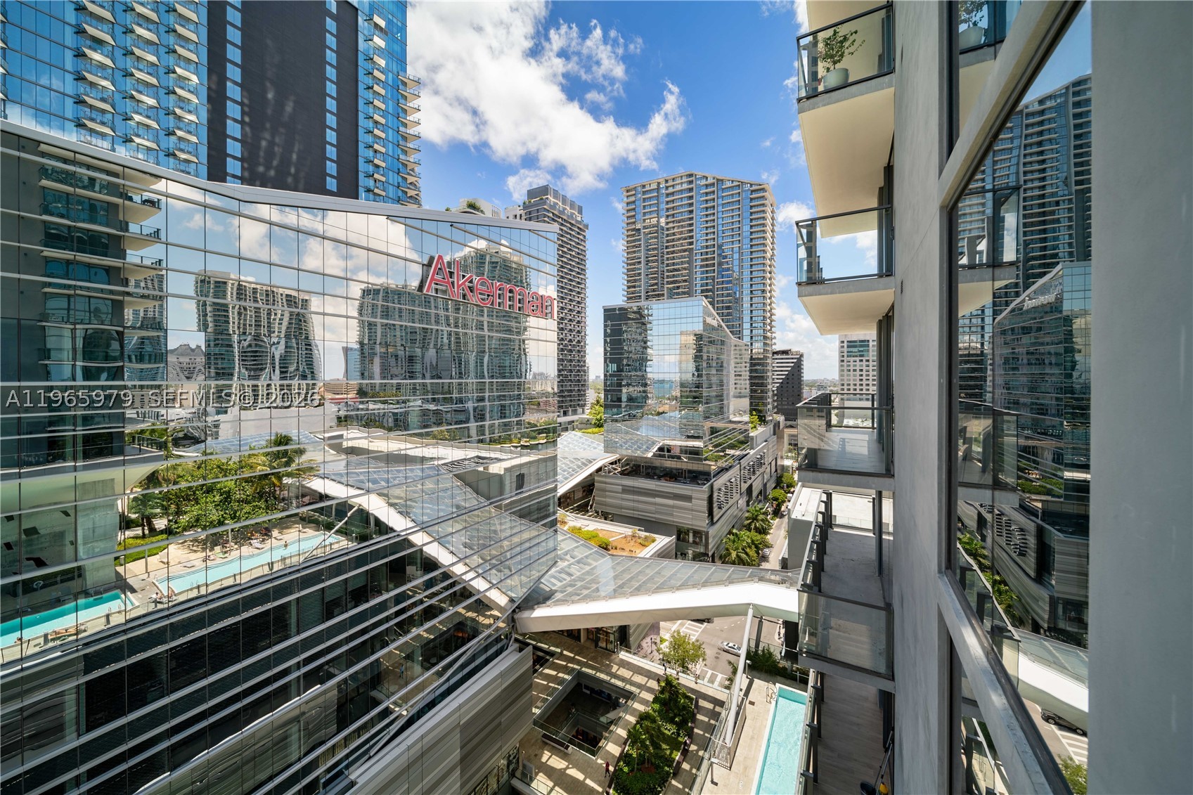 68 SE 6th St #1201, Miami FL 33131