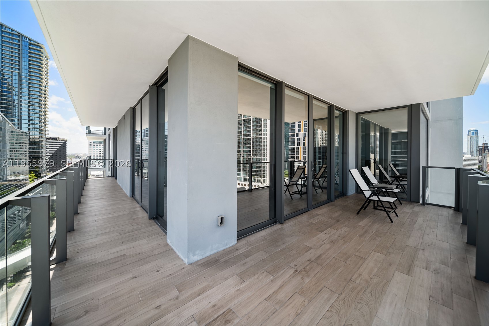 68 SE 6th St #1201, Miami FL 33131
