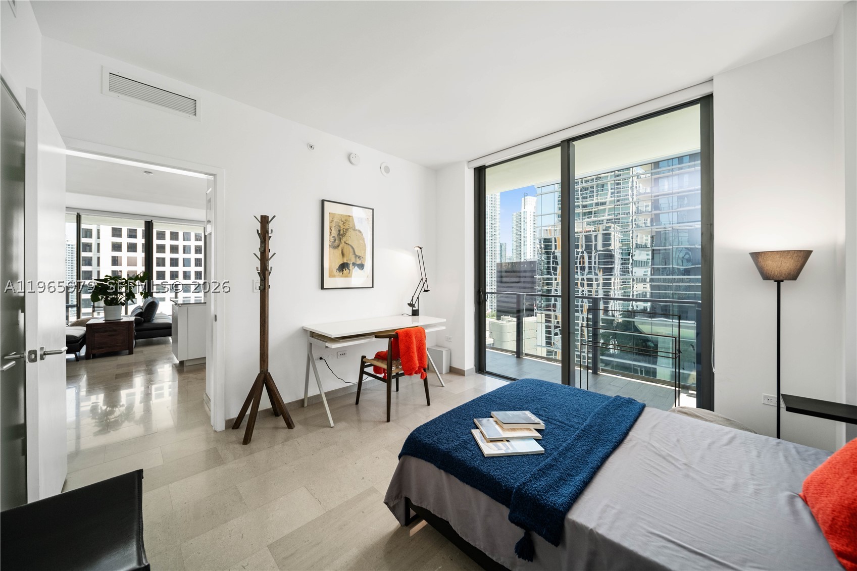 68 SE 6th St #1201, Miami FL 33131