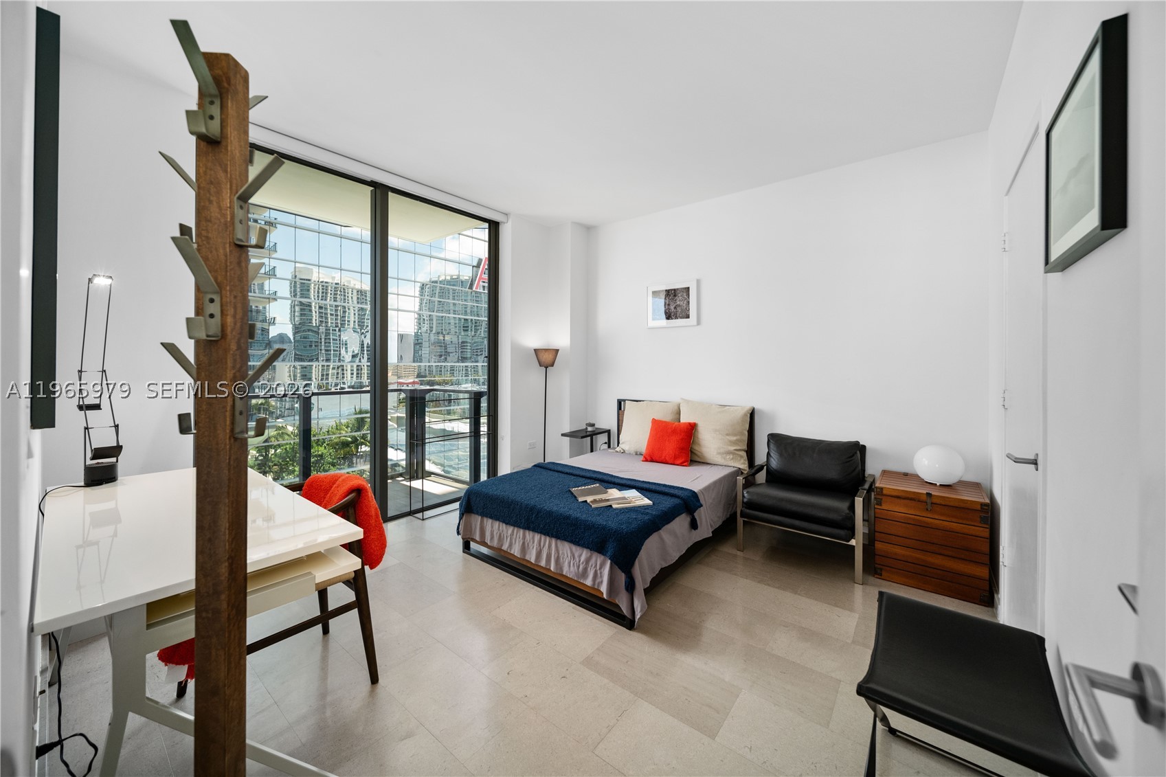 68 SE 6th St #1201, Miami FL 33131