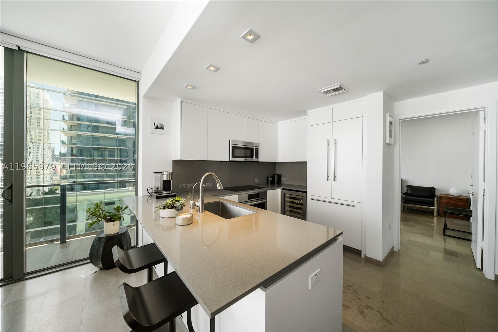 68 SE 6th St #1201, Miami FL 33131