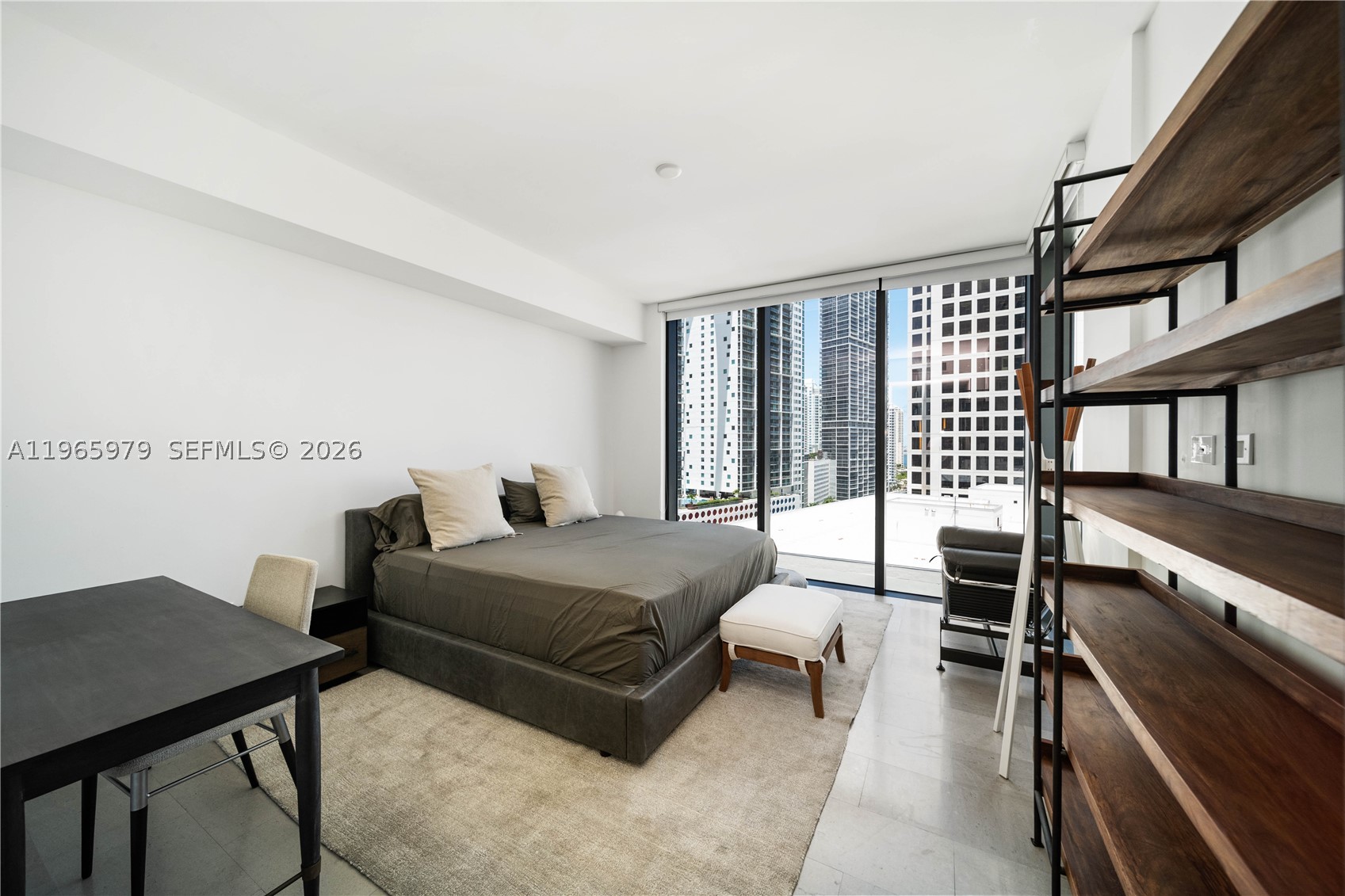 68 SE 6th St #1201, Miami FL 33131