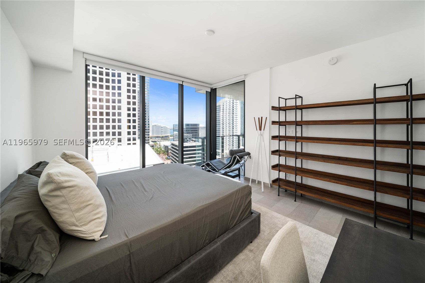 68 SE 6th St #1201, Miami FL 33131
