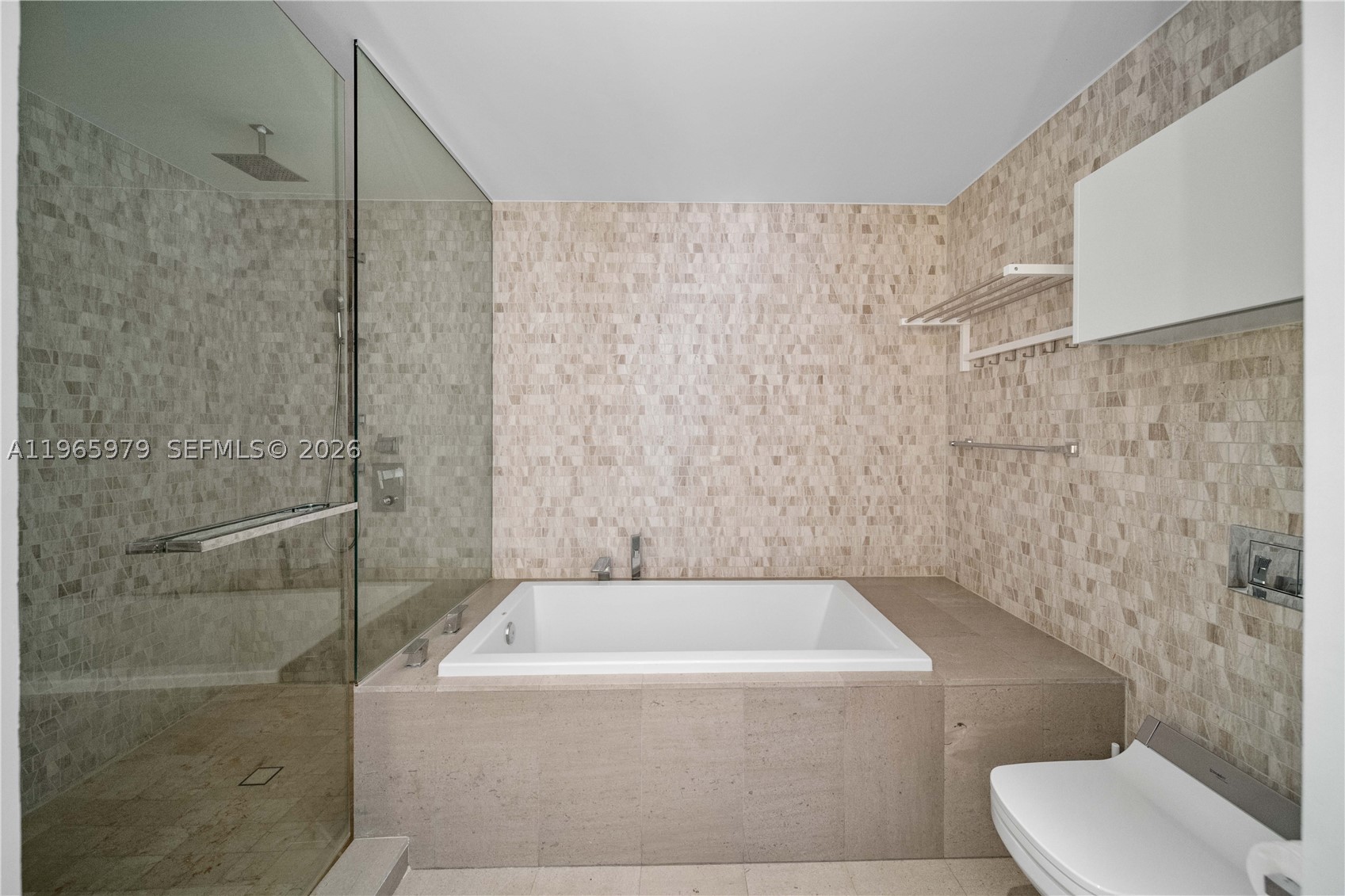 68 SE 6th St #1201, Miami FL 33131