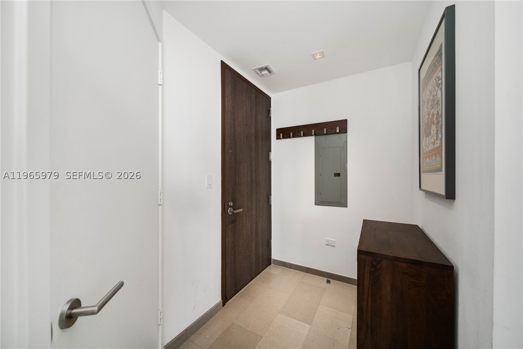 68 SE 6th St #1201, Miami FL 33131