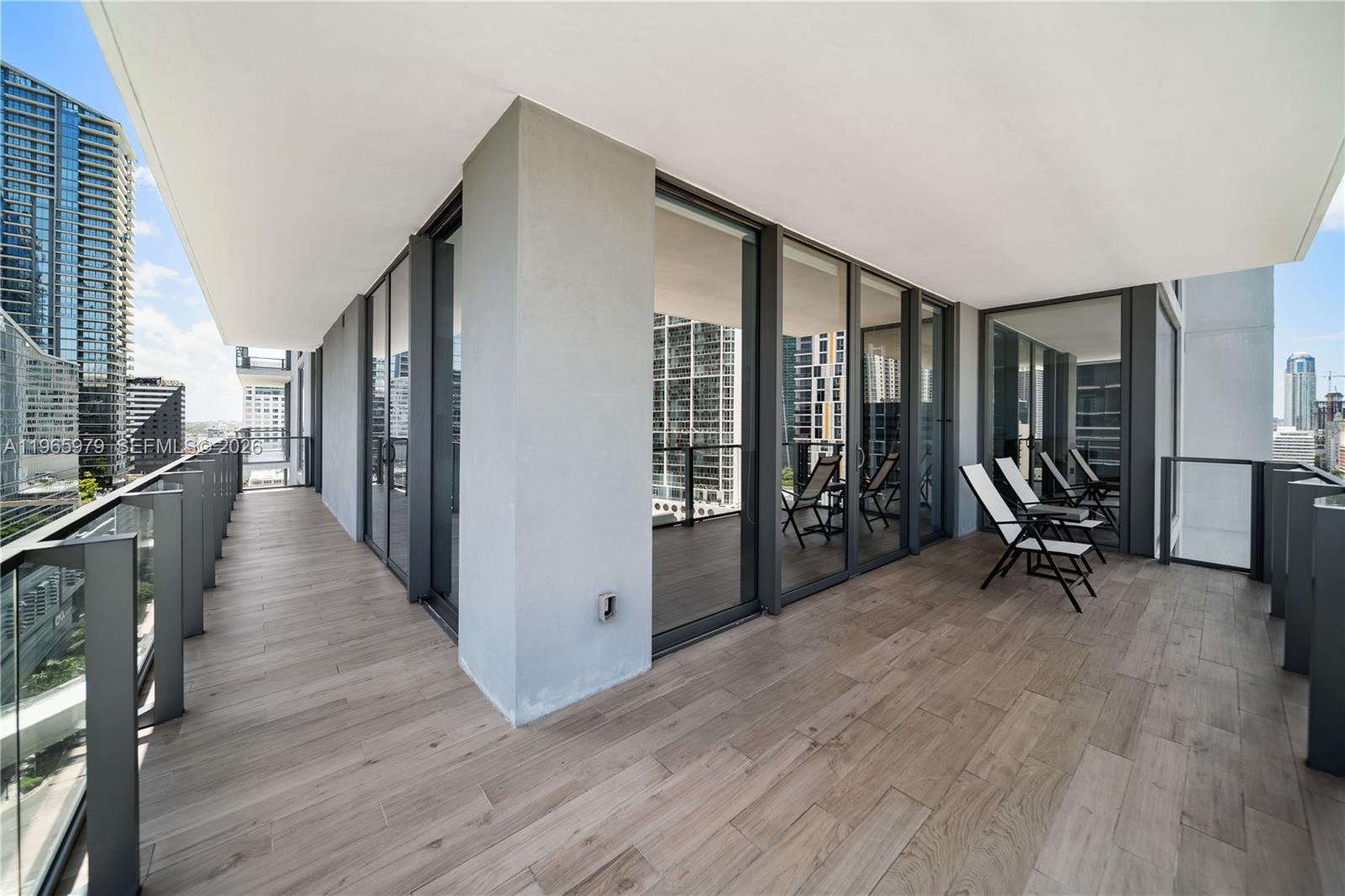 68 SE 6th St #1201, Miami FL 33131