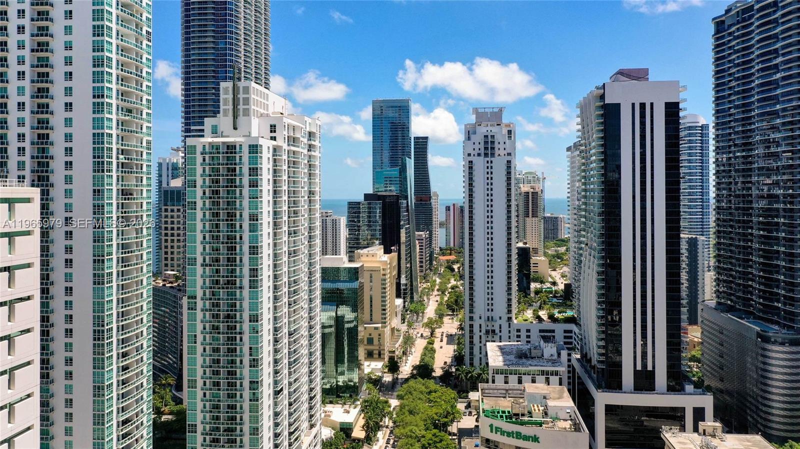 68 SE 6th St #1201, Miami FL 33131