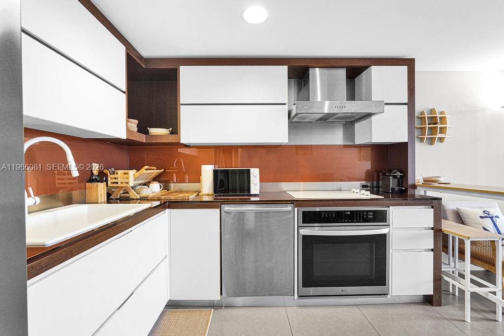 2155 Washington Ct #403, Miami Beach FL 33139