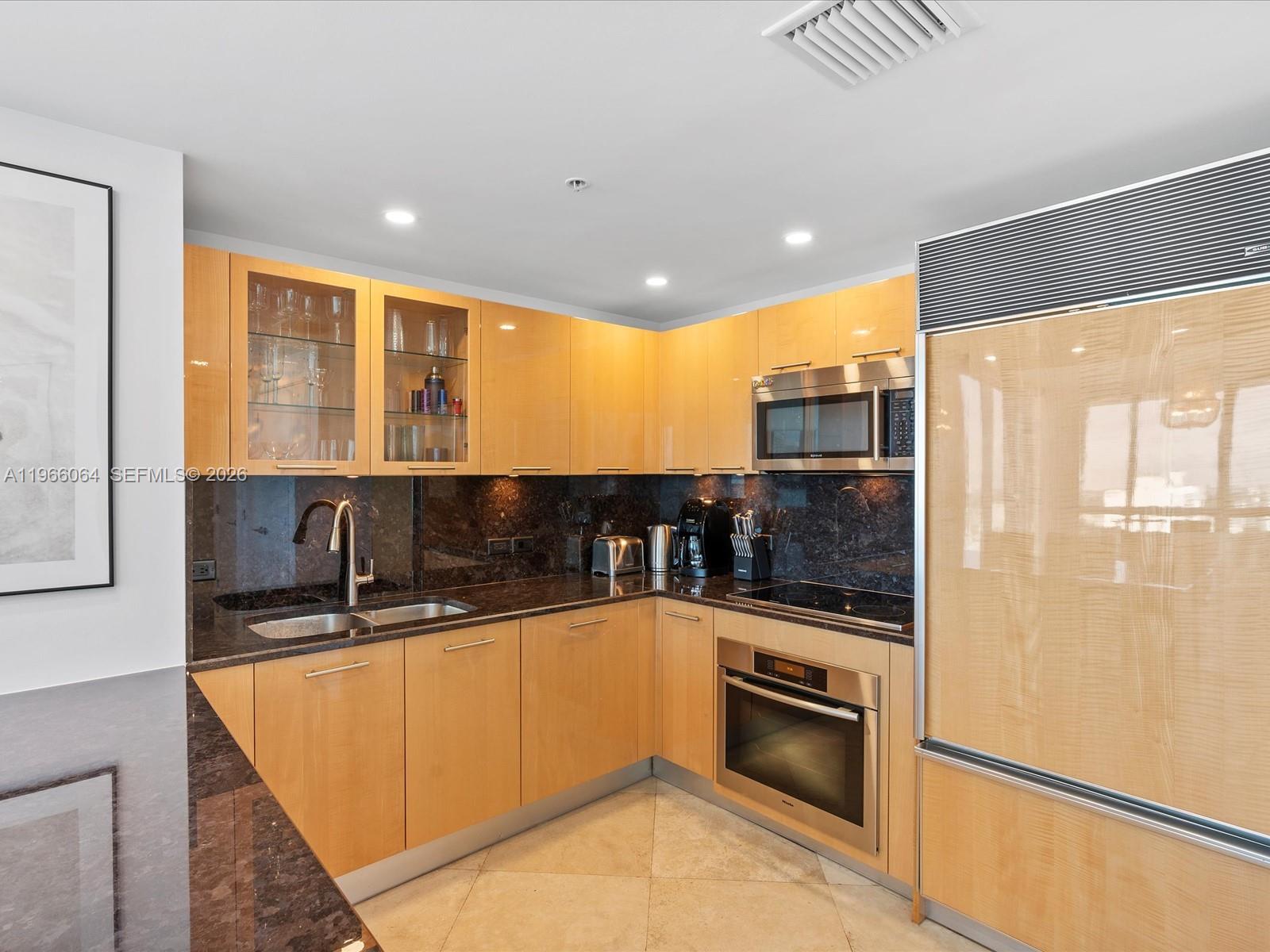 6899 Collins Ave #1704, Miami Beach FL 33141