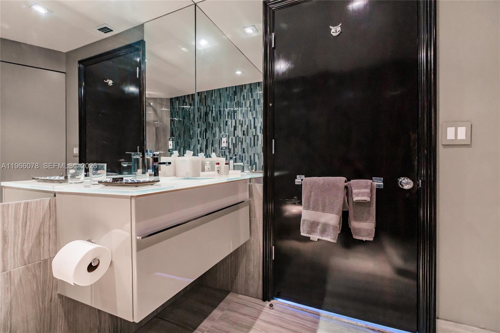 300 S Pointe Dr #1604, Miami Beach FL 33139