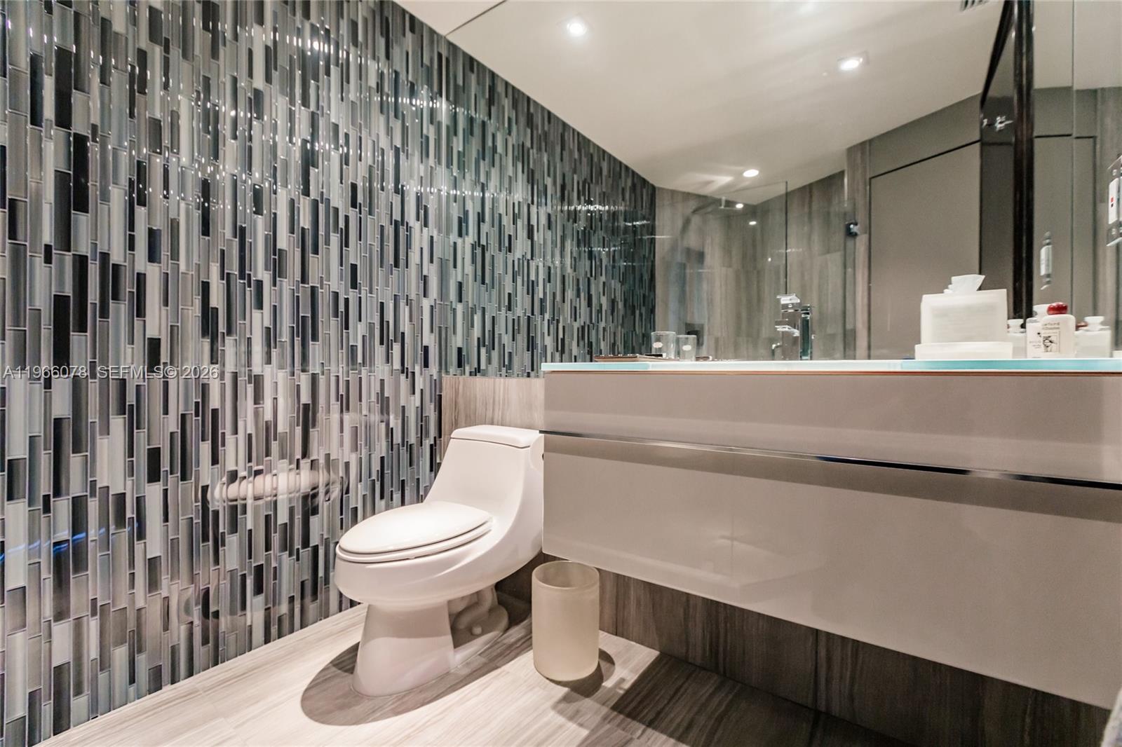 300 S Pointe Dr #1604, Miami Beach FL 33139