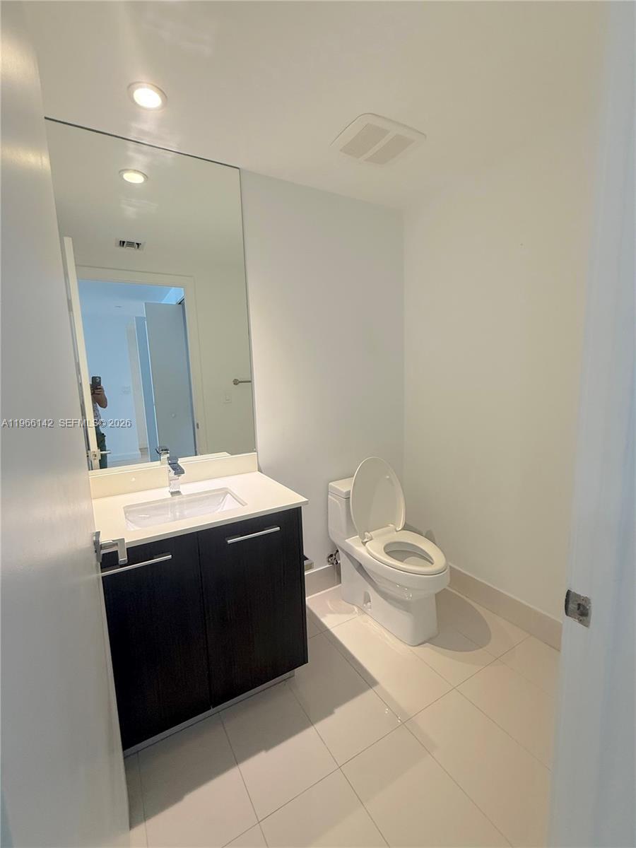 55 SW 9th St #1809, Miami FL 33130