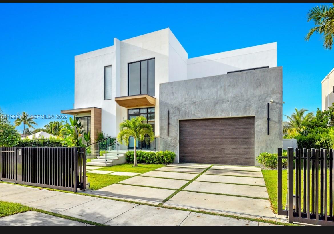 2050 S Hibiscus Dr, North Miami FL 33181